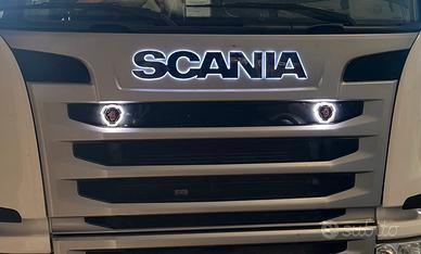 Scritta Scania retroilluminata