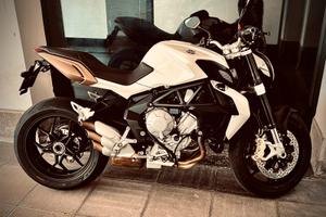 Mv Agusta Brutale solo 9.800 km