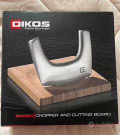 Tagliere in legno con mezzaluna acciaio Oikos