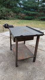 tavolo da lavoro con morsa 