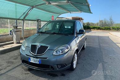 Lancia ypsilon 2011