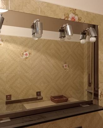 specchiera bagno con faretti 