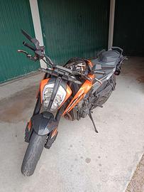 KTM Duke 790