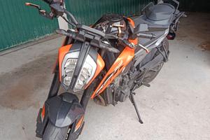 KTM Duke 790