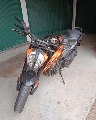 KTM Duke 790