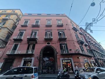 Via Toledo - Trilocale luminoso in stabile d'epoca