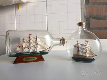 Coppia navi in bottiglia