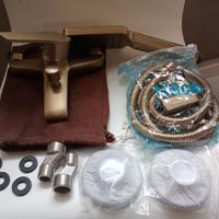 Miscelatore a parete in ottone x vasca da bagno.