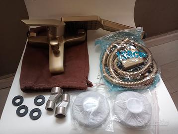 Miscelatore a parete in ottone x vasca da bagno.