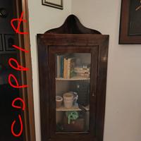 Coppia di angoliere stile antico