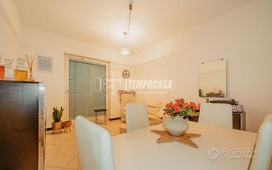 TRE LOCALI IN CENTRO CON BOX AUTO E CANTINA!