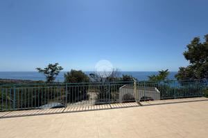 3 LOCALI A FALCONARA ALBANESE