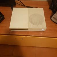 Xbox one s bianca e joystick originale in buone co