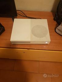 Xbox one s bianca e joystick originale in buone co