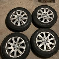 Cerchi in lega da 15 con gomme invernali