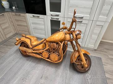 moto intagliata in legno vintage