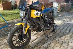 Ducati scrambler 