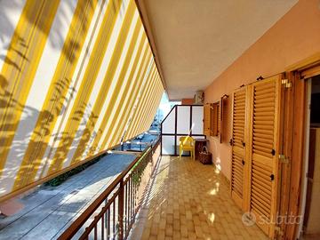 Appartamento centrale con ampio terrazzo