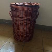 Portabiancheria con coperchio