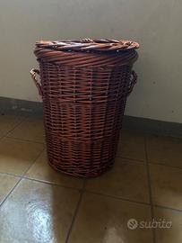 Portabiancheria con coperchio