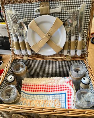 Cetini da pic nic in vimini per 4 persone