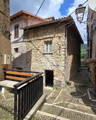 CASA SEMINDIPENDENTE A FIUGGI