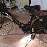 Bicicletta donna stile olandese