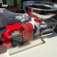 machina per passata di pomodoro 