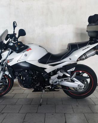 Suzuki GSR 600 k8