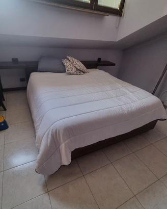 Letto matrimoniale contenitore con testiera
