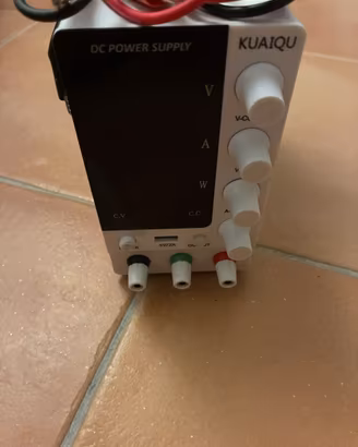 Alimentatore da banco KUAIQU 30V 10A SPS-C3010