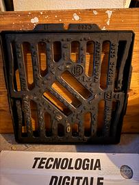 TOMBINO A GRIGLIA IN GHISA c250 MONTINI 50x50 NUOV