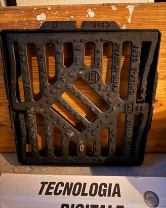 TOMBINO A GRIGLIA IN GHISA c250 MONTINI 50x50 NUOV