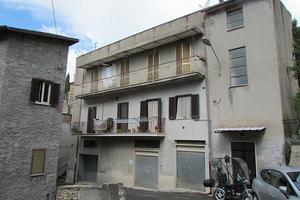 Casa, 2 garage, giardino terreno 1000mq