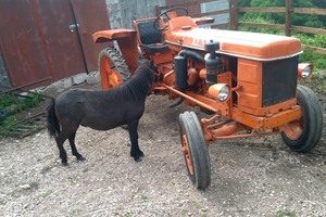 Trattore agricolo Renault super 5