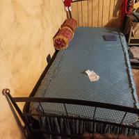 Letto singolo in ferro battuto 