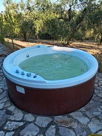 Piscina con idromassaggio da giardino