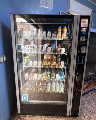 DISTRIBUTORE AUTOMATICO