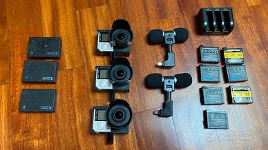 Tre GoPro Hero 4 Black con numerosi accessori