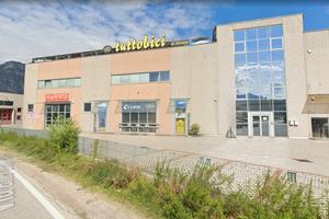 Lavis (zona artigianale), ufficio con posti auto