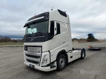 Volvo FH 500 XL in ADR,a non 2023, km 246.000, cli