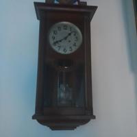 Antico orologio a pendolo