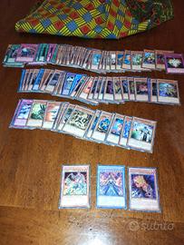 lotto di 100+ carte di Yu-Gi-Oh 