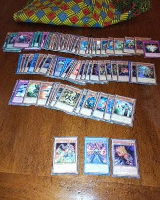 lotto di 100+ carte di Yu-Gi-Oh 