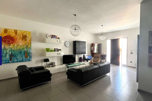 Indipendente con terrazzo e garage