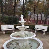 Statie in cemento bianco