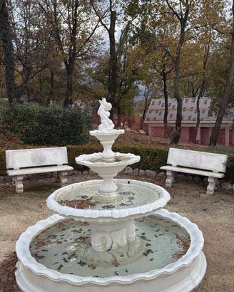 Statie in cemento bianco