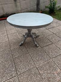 Tavolo rotondo in legno con base antica