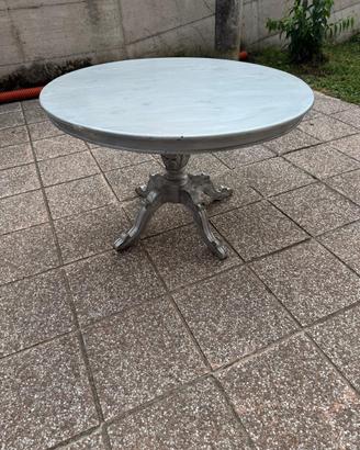 Tavolo rotondo in legno con base antica