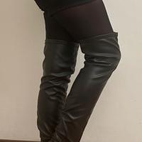 Stivalli Moschino nr.39. Sopra il ginocchio